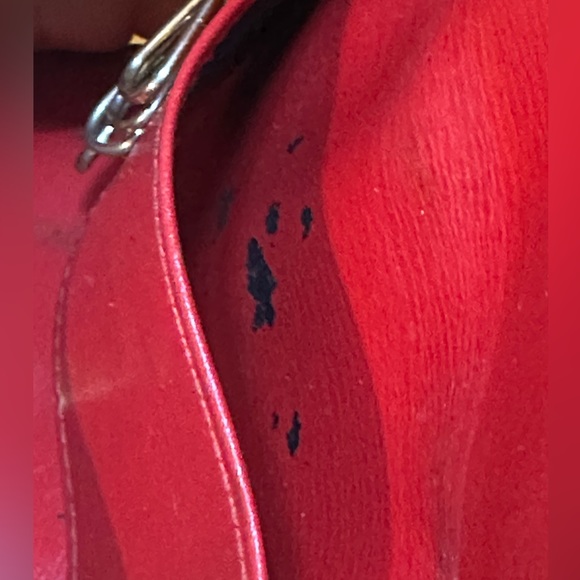 Louis Vuitton Red Epi 4 Key Holder - Picture 12 of 12